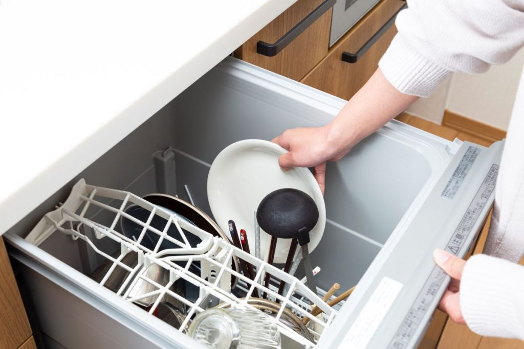 食洗機の乾燥のみを使用しても大丈夫？電気代の目安や注意点を解説