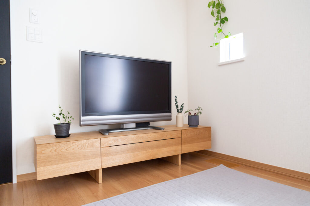 一人暮らし向けのテレビのサイズはどれくらい？部屋に合わせた選び方や