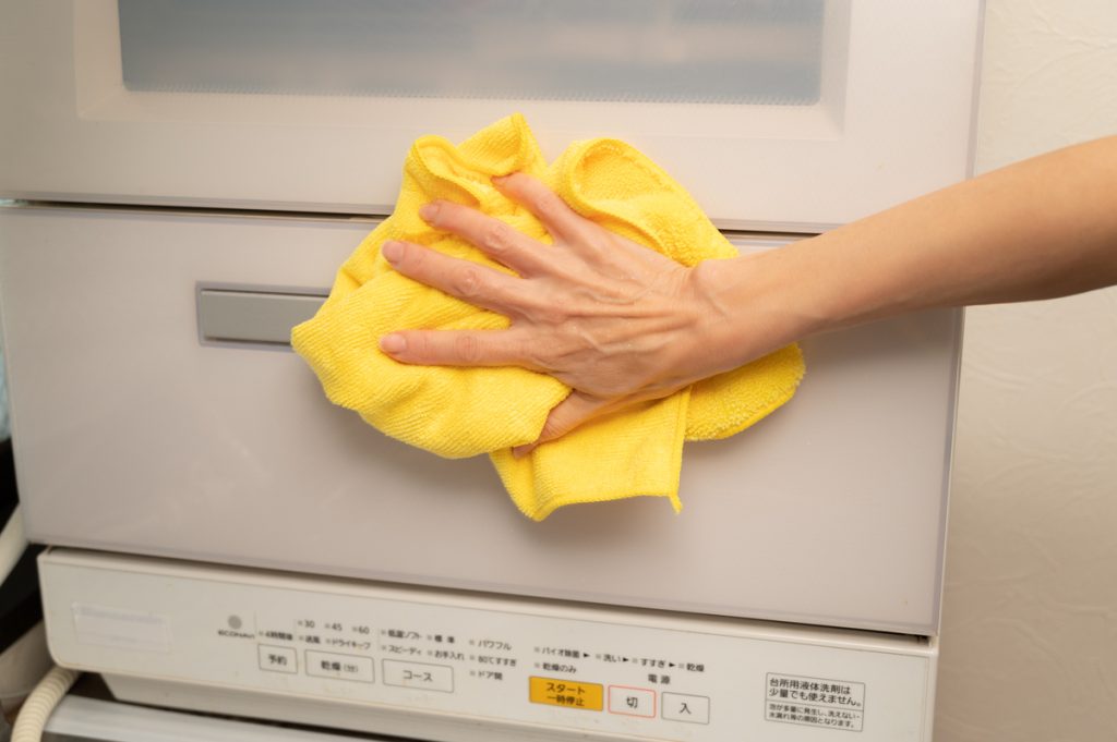 食洗機の正しいクリーニング方法は？お手入れ方法と長持ちする使い方を解説