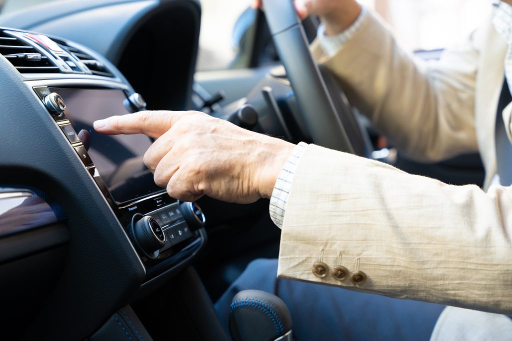 車でブルーレイを見る方法｜カーナビで再生できないときの対処法も解説