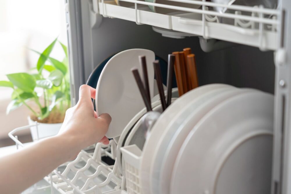 小型食洗機のおすすめ製品を紹介！選び方や食器洗い乾燥機の機能も解説