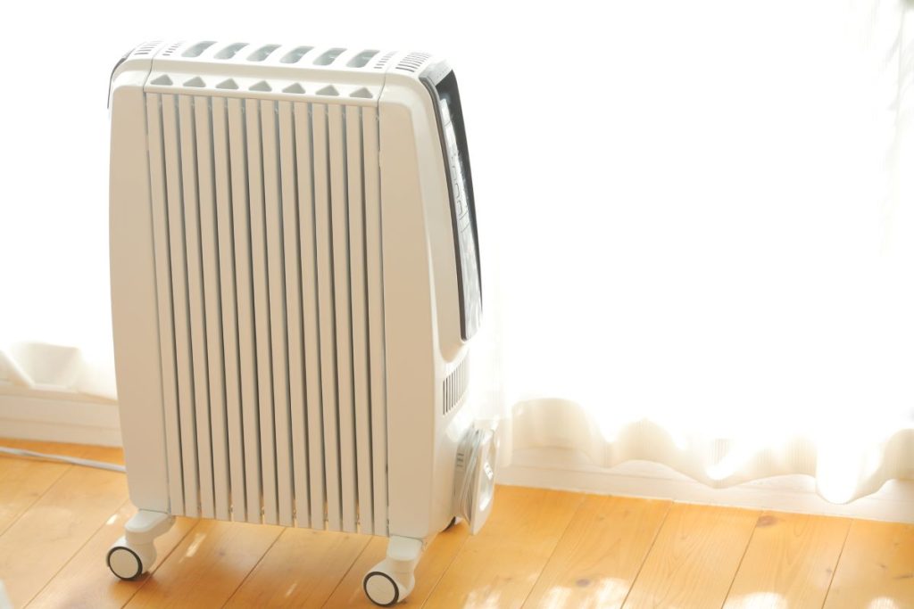 オイルヒーターの電気代はエアコンより高い？1時間・1か月の比較と節約のコツ