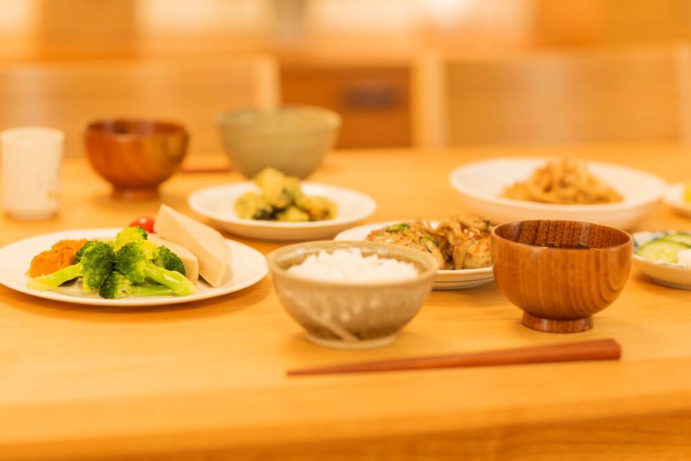 ご飯のある食事風景