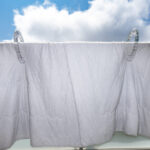 ぎゅうぎゅうの毛布を洗濯機で洗うコツ：容量別の選び方からおすすめの折り方まで