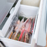 冷凍庫の中の物が溶けてる！うまく冷凍されない原因や対処法を解説