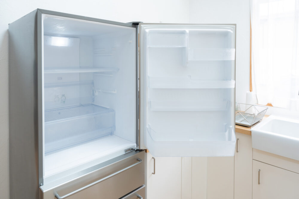 冷蔵庫が開けっ放しで水滴が！気付いた時の対処法と予防策を解説