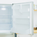 冷蔵庫の買い替え当日までの準備を解説！下取り・引き取りや補助金は？