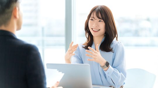 打合せ中のメモが不要に！AIで議事録・要約・提案資料を自動生成する不動産営業の新しい打合せスタイル